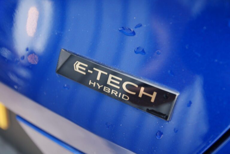 Renault Captur 1.6 E-TECH techno Auto Euro 6 (s/s) 5dr