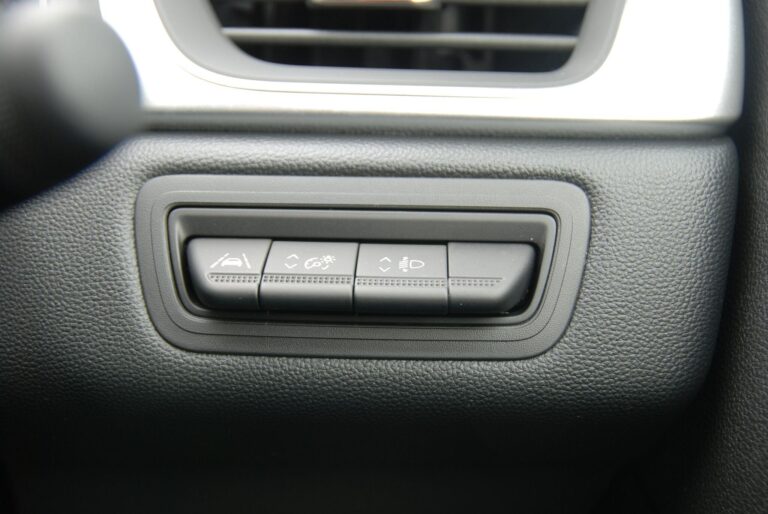 Renault Captur 1.6 E-TECH techno Auto Euro 6 (s/s) 5dr