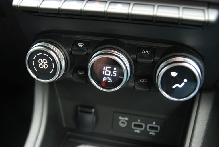 Renault Captur 1.6 E-TECH techno Auto Euro 6 (s/s) 5dr