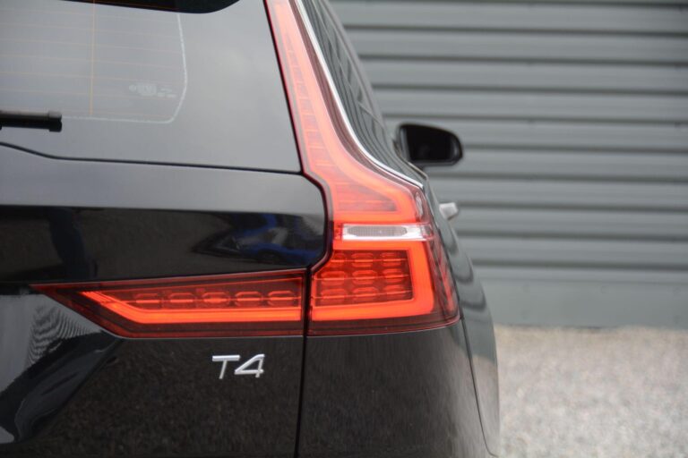 Volvo V60 2.0 T4 Momentum Plus Auto Euro 6 (s/s) 5dr