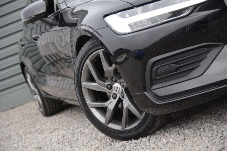 Volvo V60 2.0 T4 Momentum Plus Auto Euro 6 (s/s) 5dr