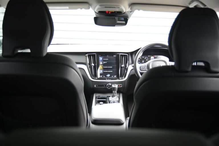 Volvo V60 2.0 T4 Momentum Plus Auto Euro 6 (s/s) 5dr