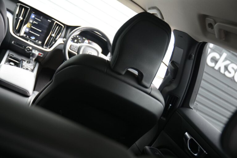 Volvo V60 2.0 T4 Momentum Plus Auto Euro 6 (s/s) 5dr