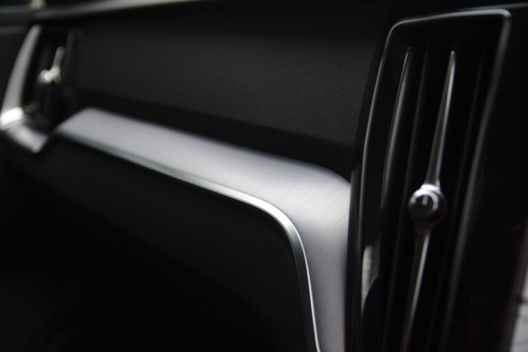 Volvo V60 2.0 T4 Momentum Plus Auto Euro 6 (s/s) 5dr