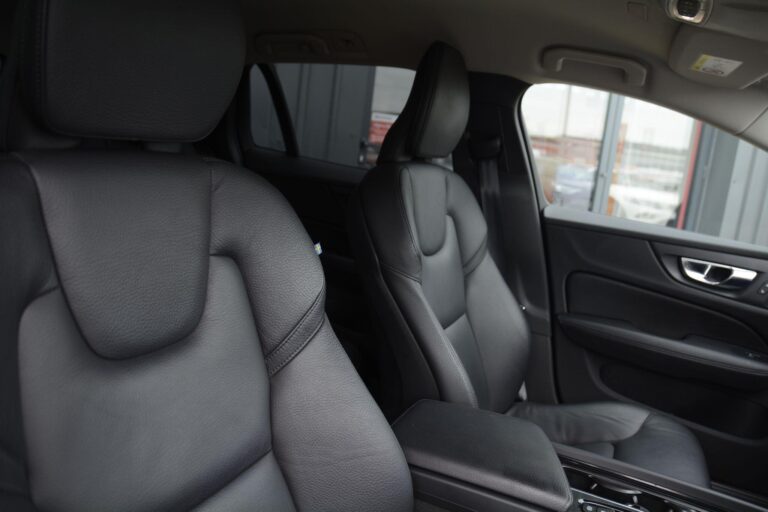 Volvo V60 2.0 T4 Momentum Plus Auto Euro 6 (s/s) 5dr