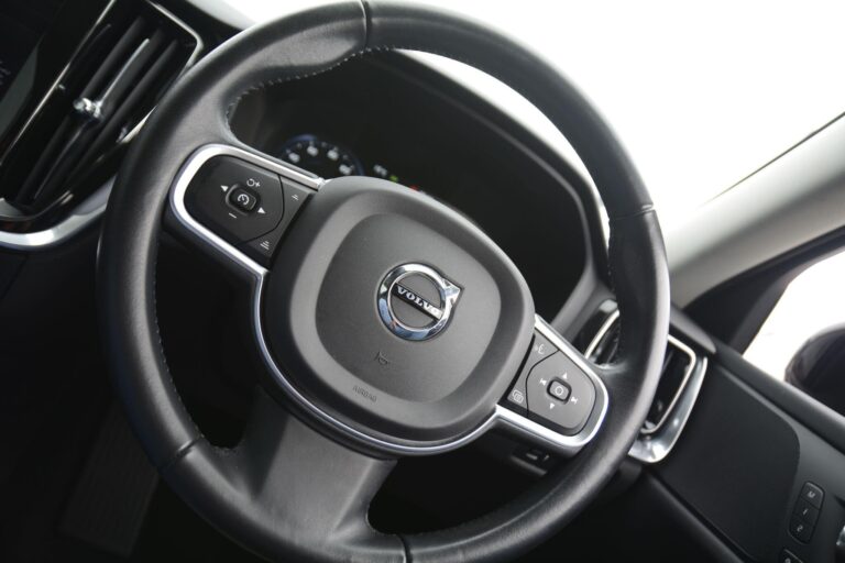 Volvo V60 2.0 T4 Momentum Plus Auto Euro 6 (s/s) 5dr