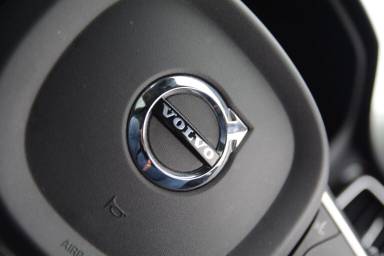 Volvo V60 2.0 T4 Momentum Plus Auto Euro 6 (s/s) 5dr