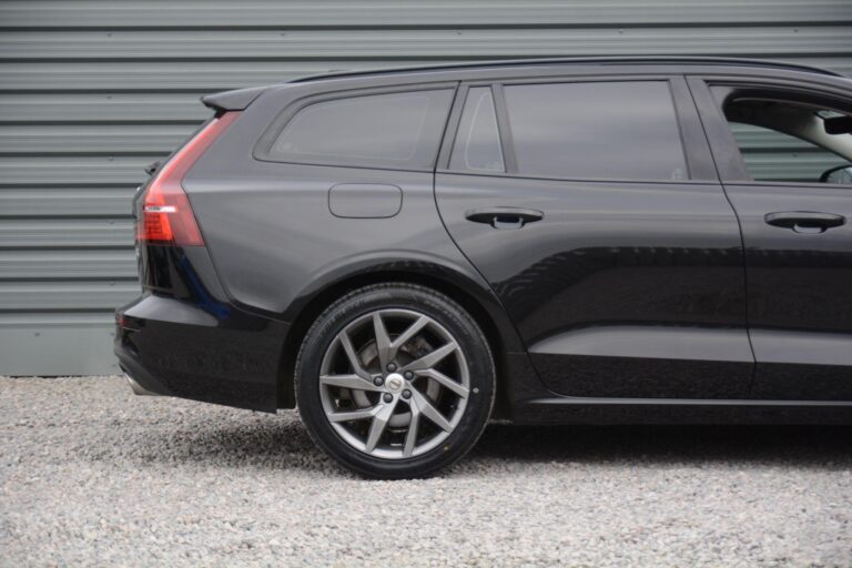 Volvo V60 2.0 T4 Momentum Plus Auto Euro 6 (s/s) 5dr