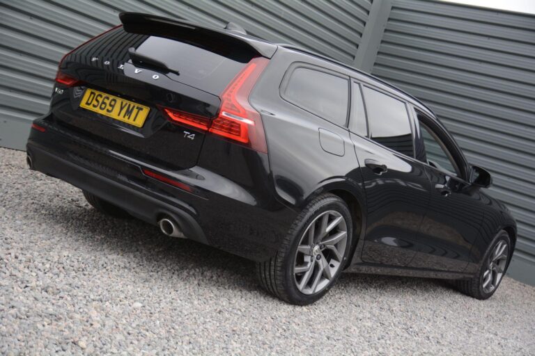 Volvo V60 2.0 T4 Momentum Plus Auto Euro 6 (s/s) 5dr
