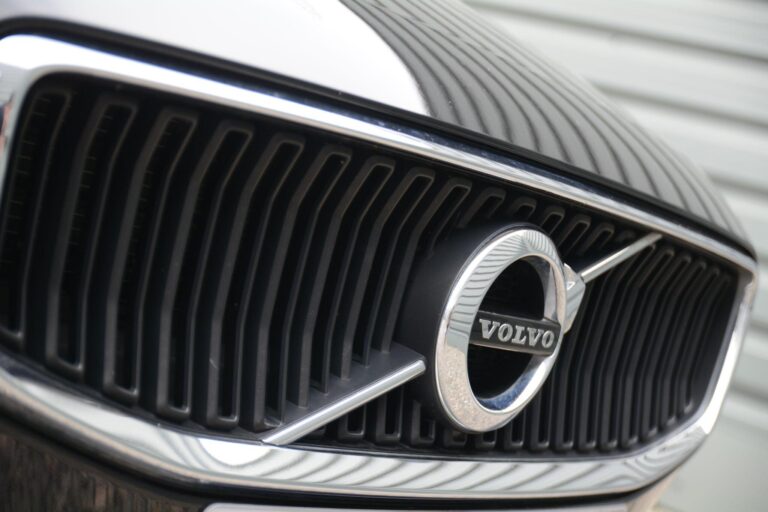 Volvo V60 2.0 T4 Momentum Plus Auto Euro 6 (s/s) 5dr