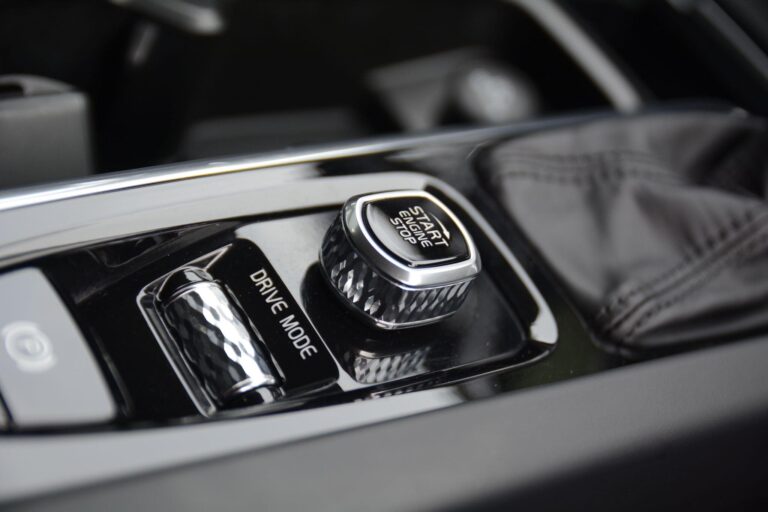 Volvo V60 2.0 T4 Momentum Plus Auto Euro 6 (s/s) 5dr