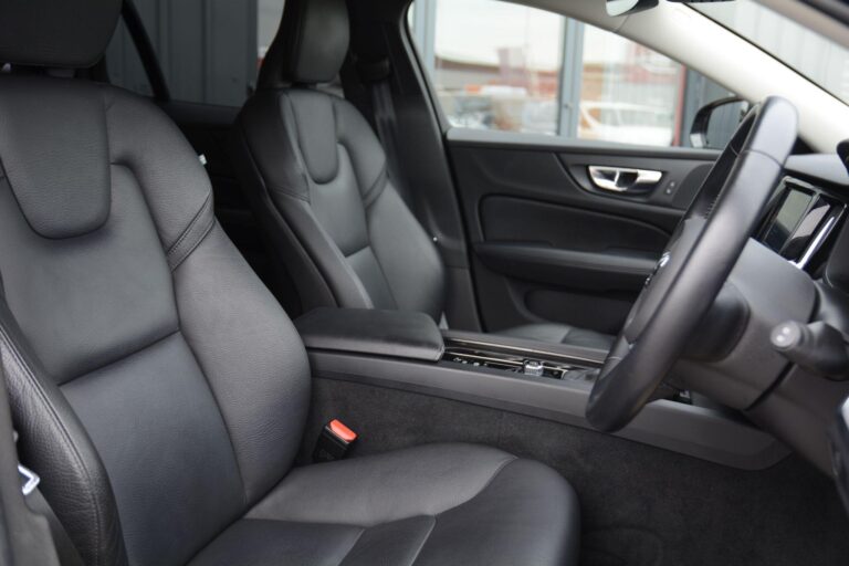 Volvo V60 2.0 T4 Momentum Plus Auto Euro 6 (s/s) 5dr