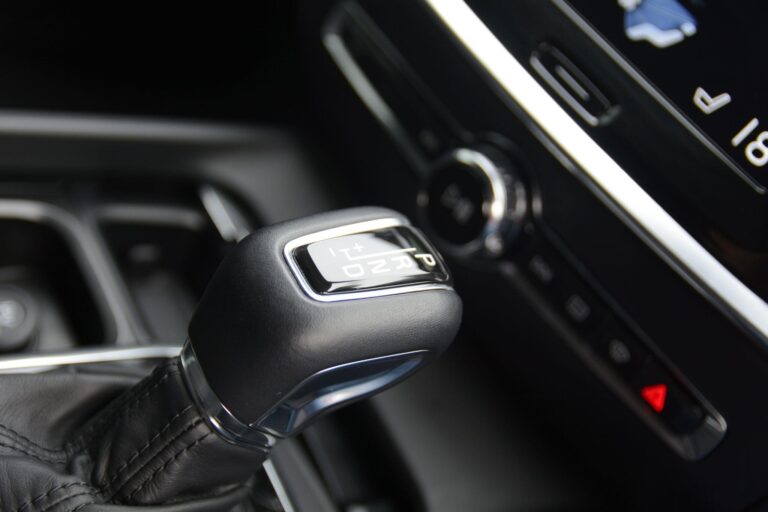 Volvo V60 2.0 T4 Momentum Plus Auto Euro 6 (s/s) 5dr