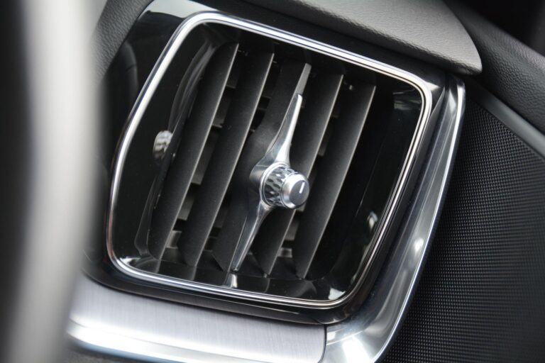 Volvo V60 2.0 T4 Momentum Plus Auto Euro 6 (s/s) 5dr