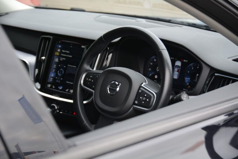 Volvo V60 2.0 T4 Momentum Plus Auto Euro 6 (s/s) 5dr