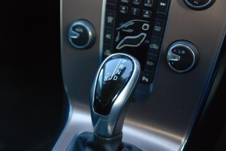 Volvo V40 Cross Country 1.5 T3 Auto Euro 6 (s/s) 5dr