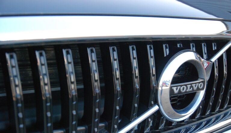 Volvo V40 Cross Country 1.5 T3 Auto Euro 6 (s/s) 5dr