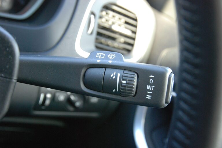 Volvo V40 Cross Country 1.5 T3 Auto Euro 6 (s/s) 5dr