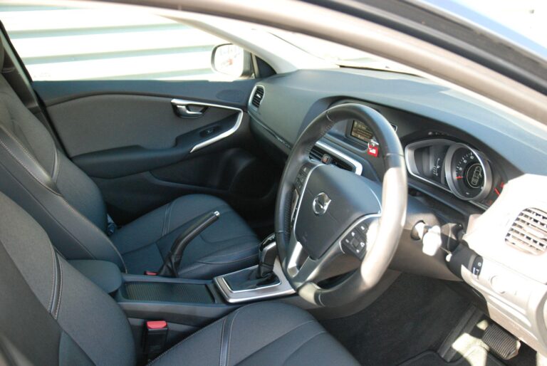 Volvo V40 Cross Country 1.5 T3 Auto Euro 6 (s/s) 5dr