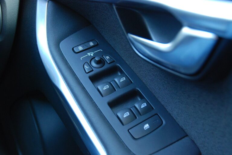 Volvo V40 Cross Country 1.5 T3 Auto Euro 6 (s/s) 5dr