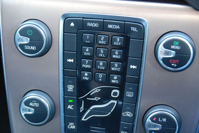 Volvo V40 Cross Country 1.5 T3 Auto Euro 6 (s/s) 5dr