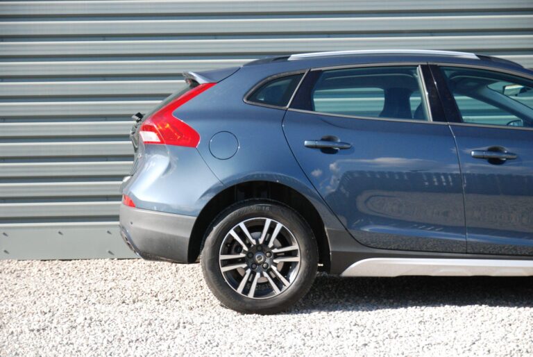 Volvo V40 Cross Country 1.5 T3 Auto Euro 6 (s/s) 5dr