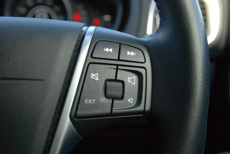 Volvo V40 Cross Country 1.5 T3 Auto Euro 6 (s/s) 5dr