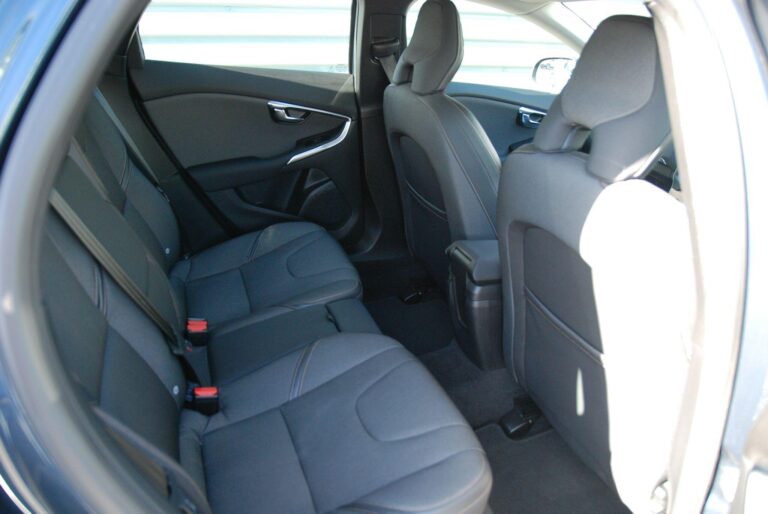 Volvo V40 Cross Country 1.5 T3 Auto Euro 6 (s/s) 5dr