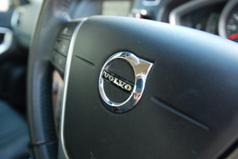 Volvo V40 Cross Country 1.5 T3 Auto Euro 6 (s/s) 5dr