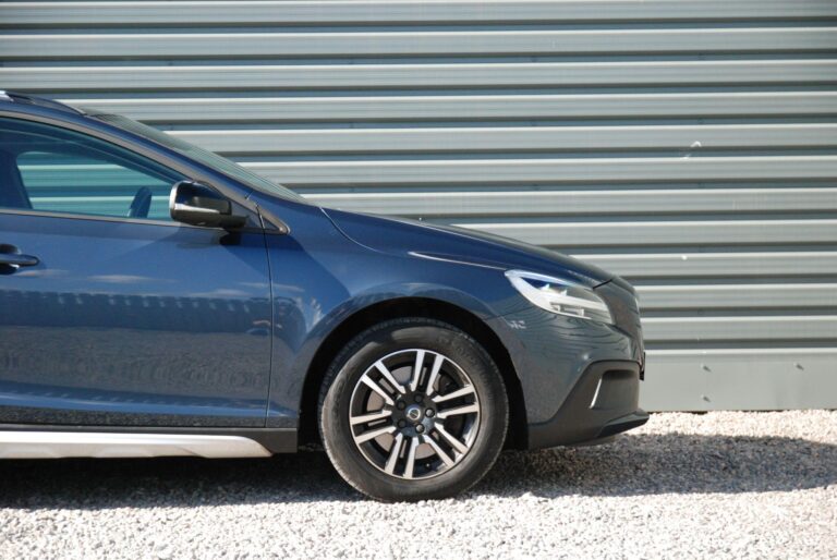 Volvo V40 Cross Country 1.5 T3 Auto Euro 6 (s/s) 5dr