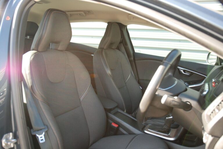 Volvo V40 Cross Country 1.5 T3 Auto Euro 6 (s/s) 5dr