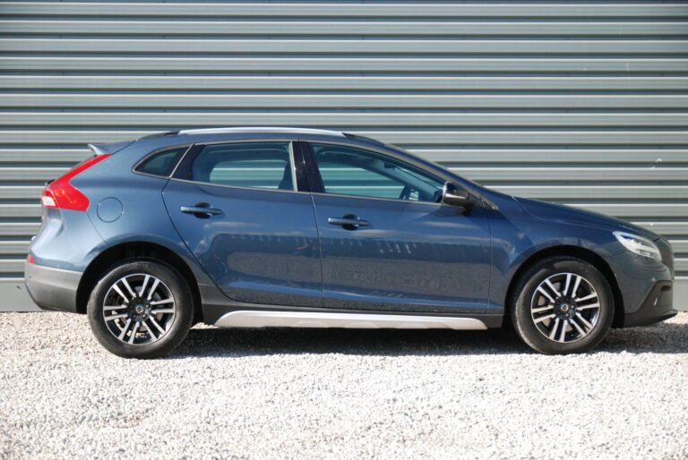 Volvo V40 Cross Country 1.5 T3 Auto Euro 6 (s/s) 5dr