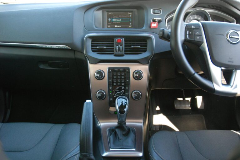 Volvo V40 Cross Country 1.5 T3 Auto Euro 6 (s/s) 5dr