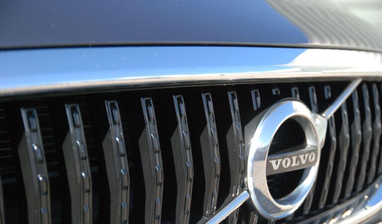 Volvo V40 Cross Country 1.5 T3 Auto Euro 6 (s/s) 5dr