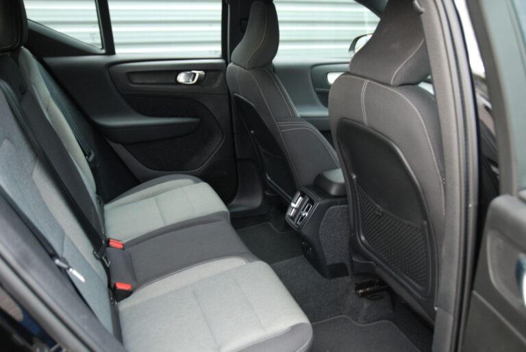 Volvo XC40 2.0 B3 MHEV Plus SUV 5dr Petrol Hybrid DCT Auto Euro 6 (s/s) (163 ps)