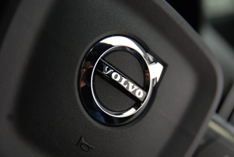 Volvo XC40 2.0 B3 MHEV Plus SUV 5dr Petrol Hybrid DCT Auto Euro 6 (s/s) (163 ps)