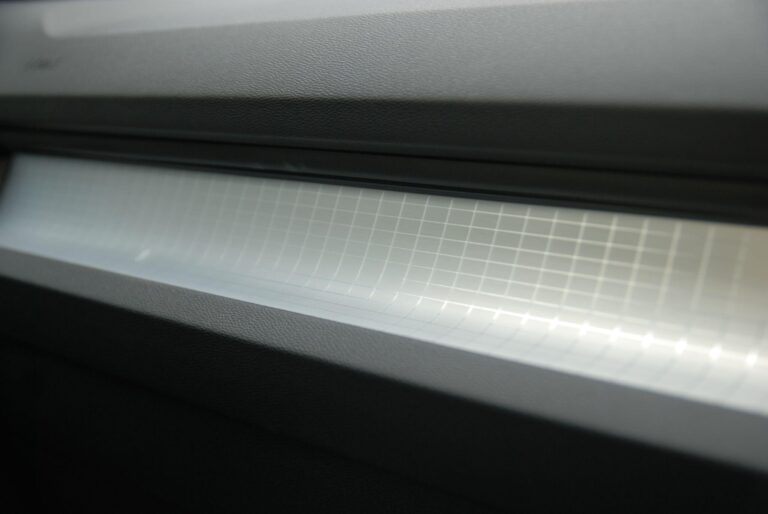 Volvo XC40 2.0 B3 MHEV Plus SUV 5dr Petrol Hybrid DCT Auto Euro 6 (s/s) (163 ps)