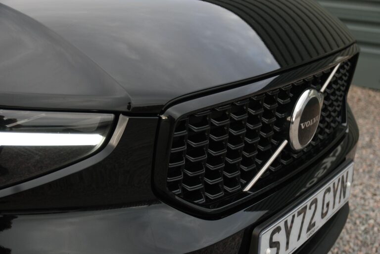 Volvo XC40 2.0 B3 MHEV Plus SUV 5dr Petrol Hybrid DCT Auto Euro 6 (s/s) (163 ps)