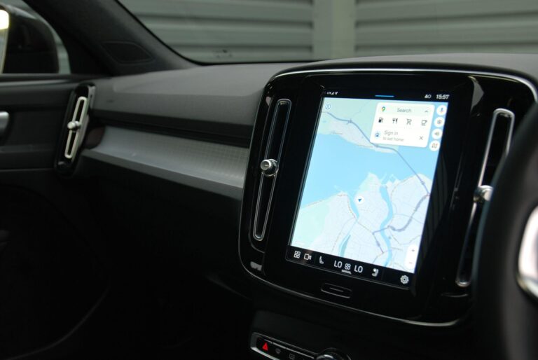 Volvo XC40 2.0 B3 MHEV Plus SUV 5dr Petrol Hybrid DCT Auto Euro 6 (s/s) (163 ps)