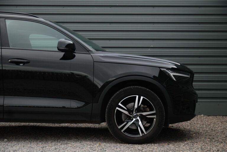 Volvo XC40 2.0 B3 MHEV Plus SUV 5dr Petrol Hybrid DCT Auto Euro 6 (s/s) (163 ps)