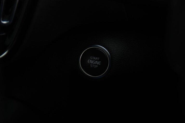 Volvo XC40 2.0 B3 MHEV Plus SUV 5dr Petrol Hybrid DCT Auto Euro 6 (s/s) (163 ps)