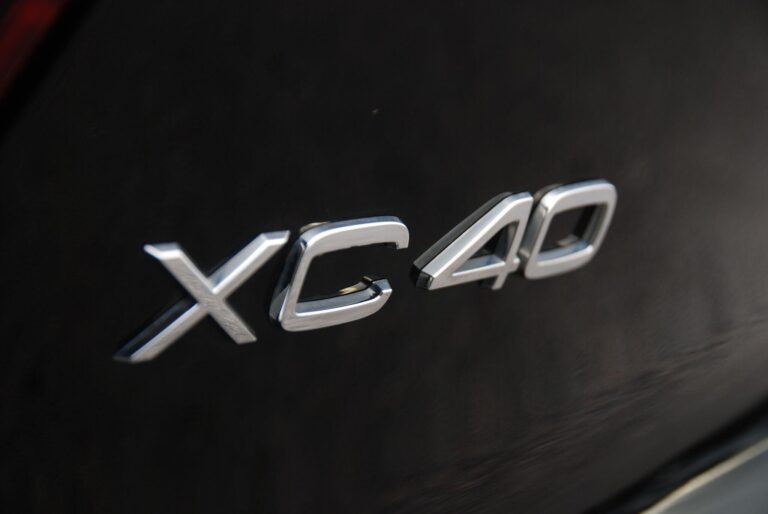 Volvo XC40 2.0 B3 MHEV Plus SUV 5dr Petrol Hybrid DCT Auto Euro 6 (s/s) (163 ps)