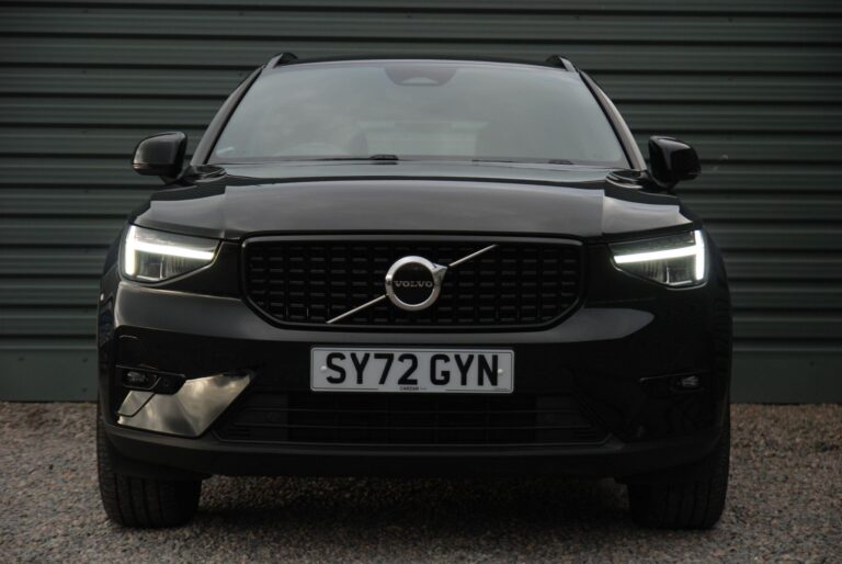 Volvo XC40 2.0 B3 MHEV Plus SUV 5dr Petrol Hybrid DCT Auto Euro 6 (s/s) (163 ps)