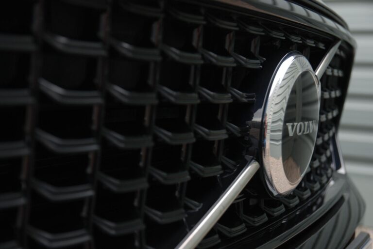 Volvo XC40 2.0 B3 MHEV Plus SUV 5dr Petrol Hybrid DCT Auto Euro 6 (s/s) (163 ps)