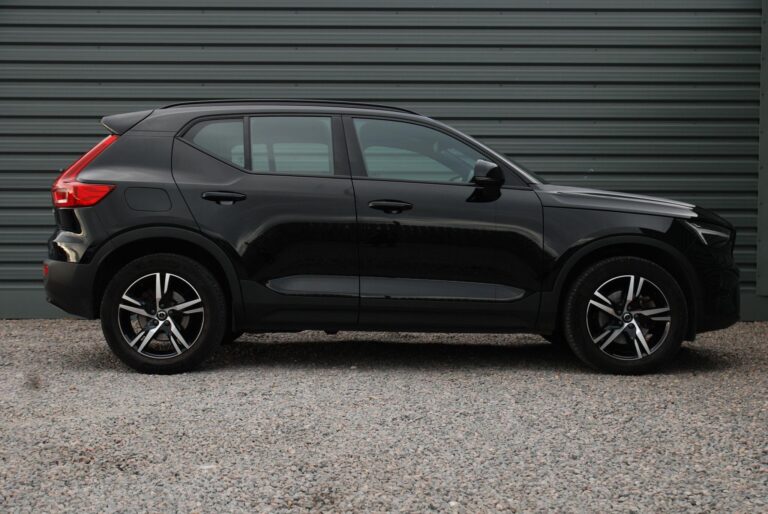 Volvo XC40 2.0 B3 MHEV Plus SUV 5dr Petrol Hybrid DCT Auto Euro 6 (s/s) (163 ps)