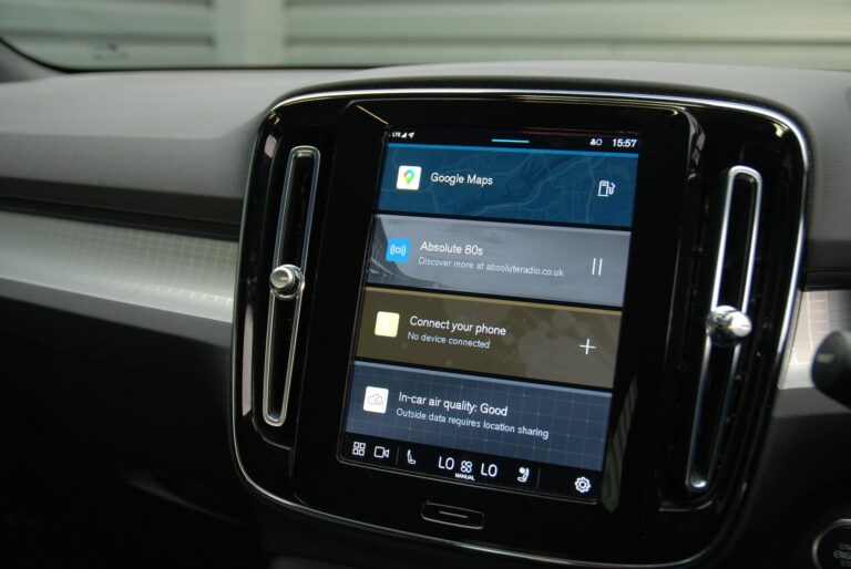 Volvo XC40 2.0 B3 MHEV Plus SUV 5dr Petrol Hybrid DCT Auto Euro 6 (s/s) (163 ps)