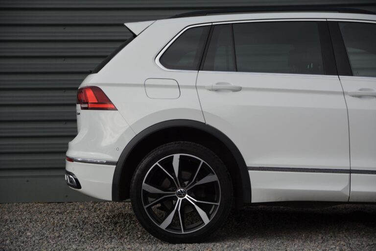 Volkswagen Tiguan 2.0 TDI R-Line DSG 4Motion Euro 6 (s/s) 5dr
