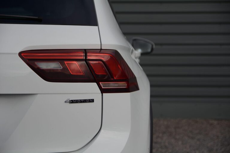 Volkswagen Tiguan 2.0 TDI R-Line DSG 4Motion Euro 6 (s/s) 5dr