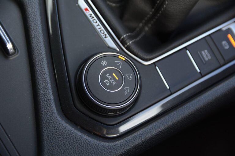 Volkswagen Tiguan 2.0 TDI R-Line DSG 4Motion Euro 6 (s/s) 5dr