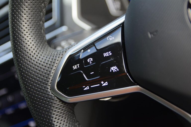 Volkswagen Tiguan 2.0 TDI R-Line DSG 4Motion Euro 6 (s/s) 5dr